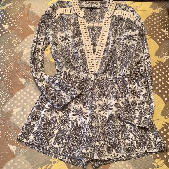 Romper Size Medium by Romeo & Juliet Couture - Picture 4 of 9